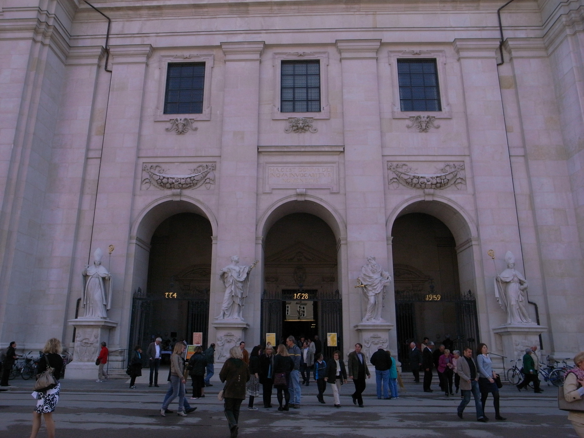 海外16  2011年月4月Stiftskirche Sankt Peter Salzburg