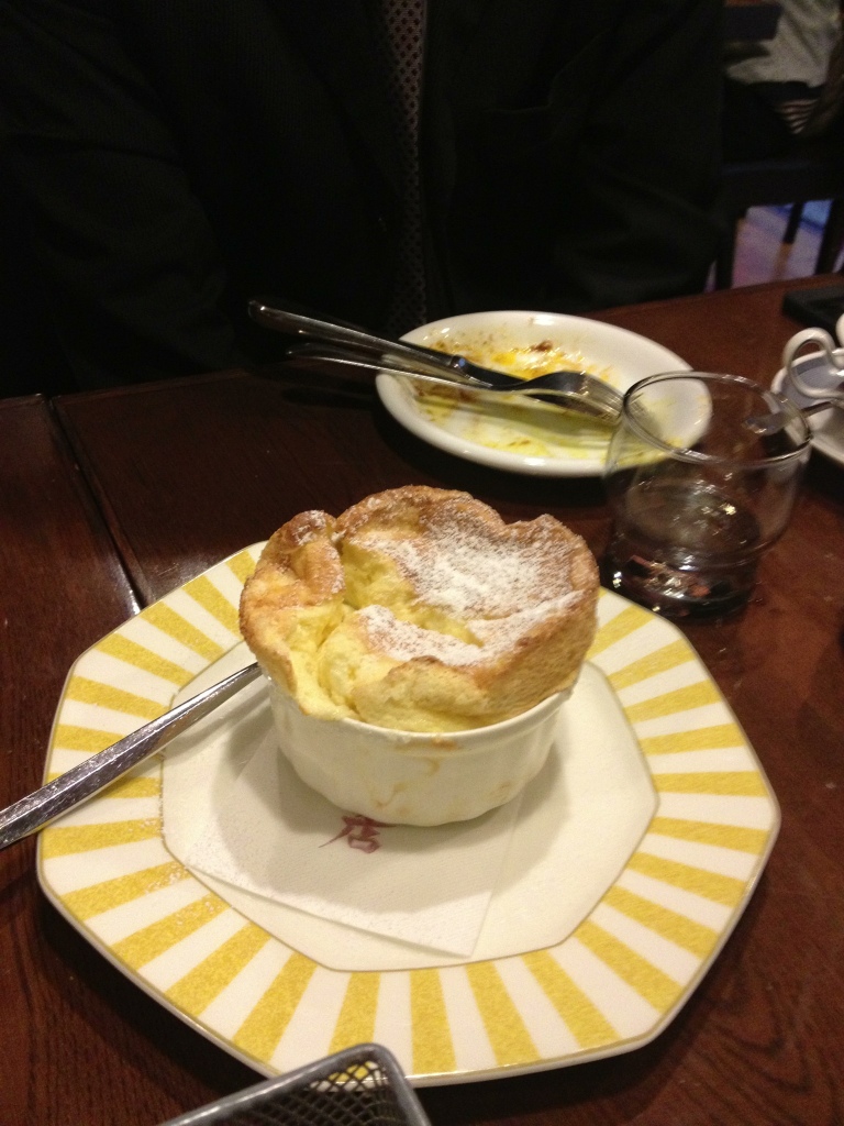 新宿の星乃珈琲店でスフレケーキ