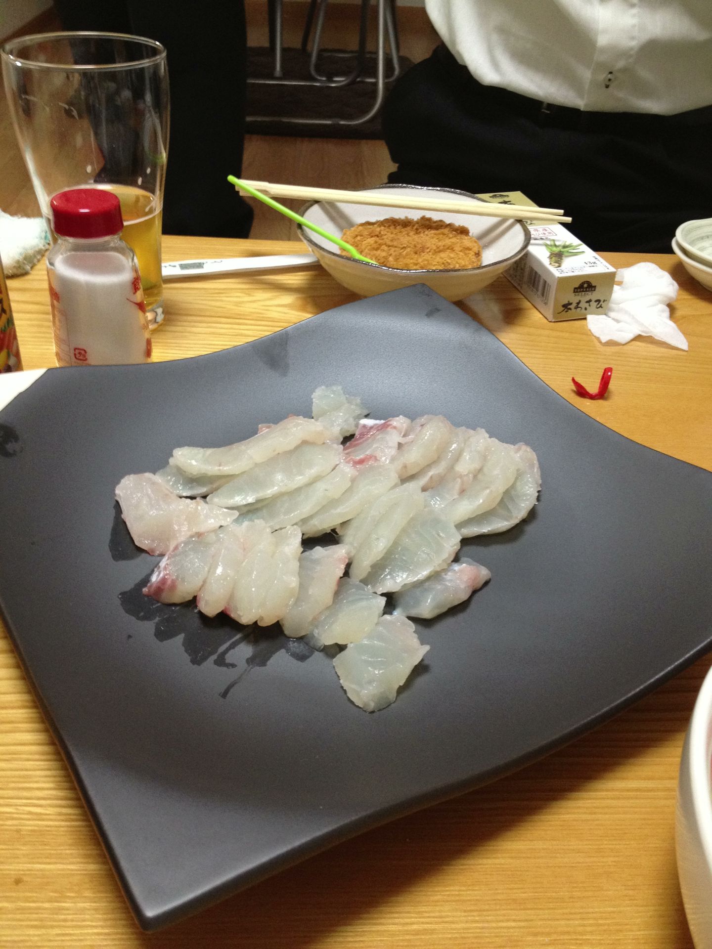 鳥が鯛を三枚下ろし