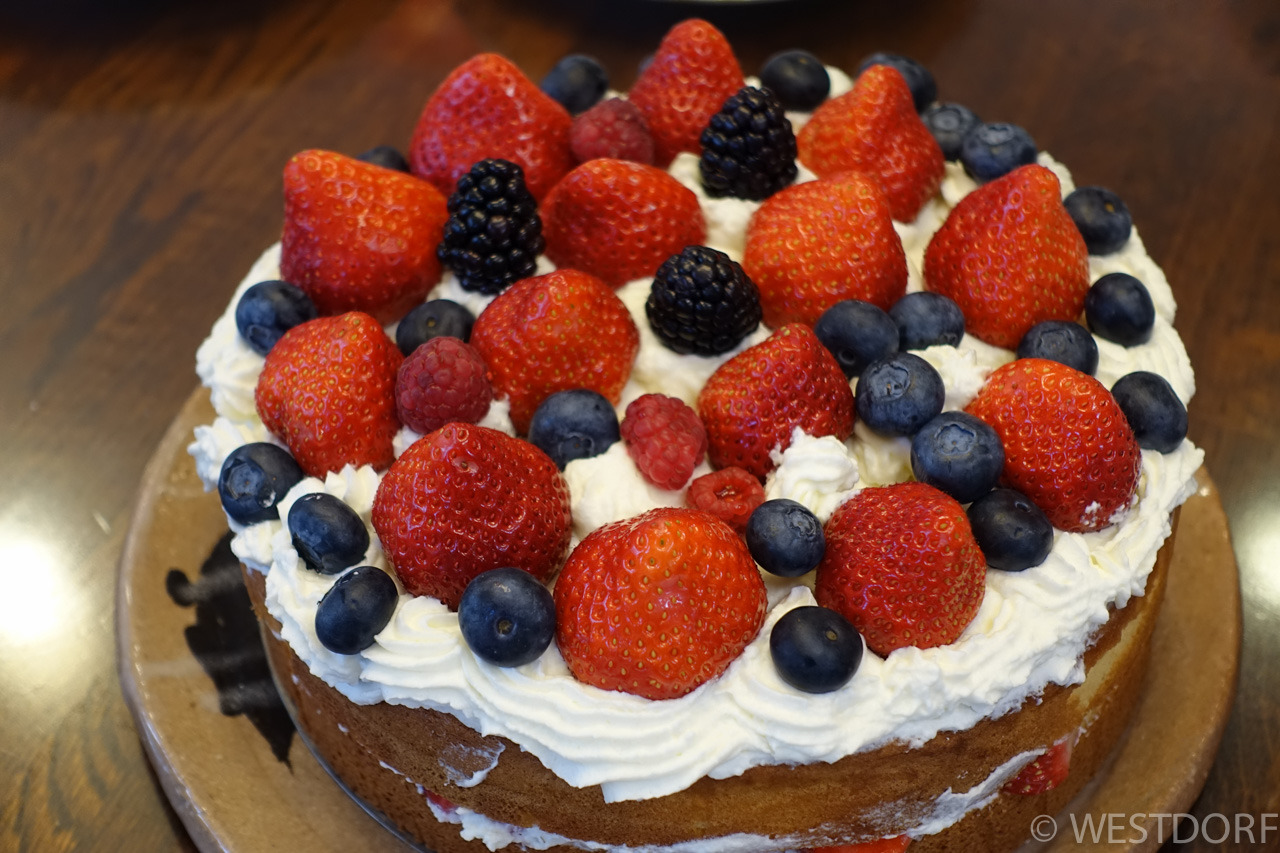 クリスマスケーキ内製・即喰い
