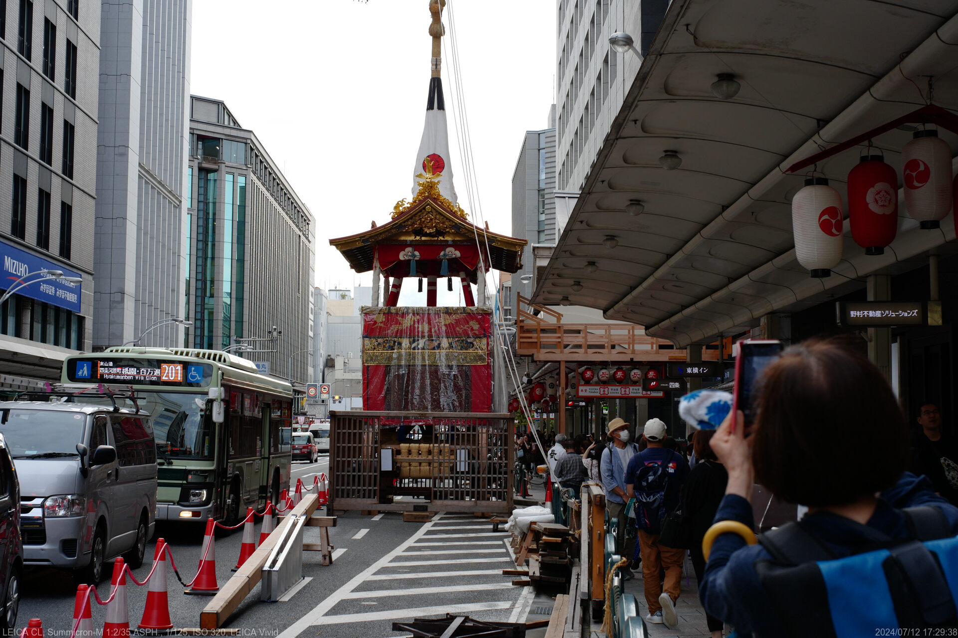 祇園祭準備中の市内を散歩